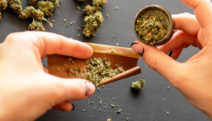 Joints, Blunts, and Spliffs: Their Differences Explained - RQS Blog