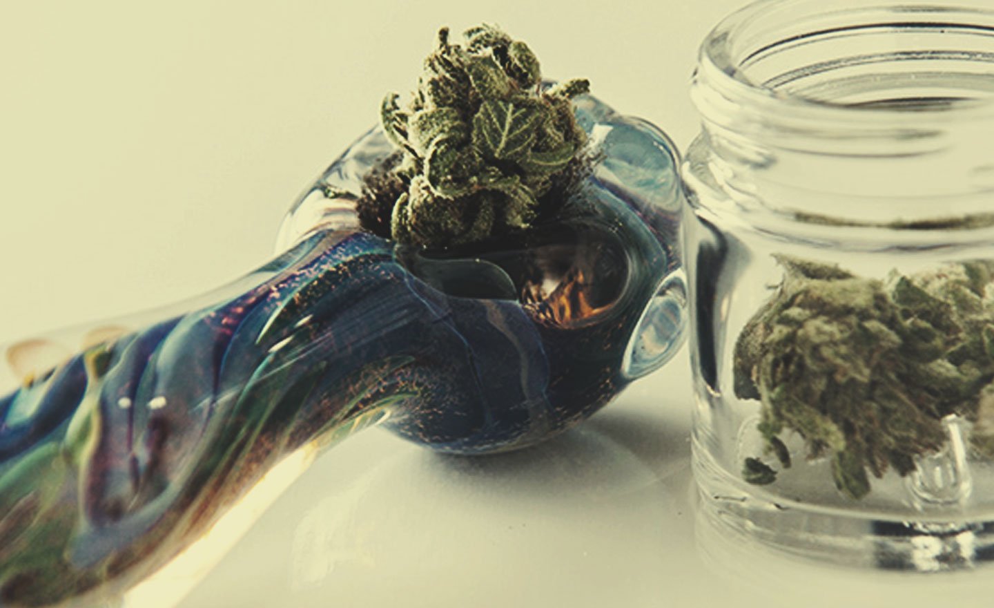 How to Smoke Weed Properly: 4 Different Methods